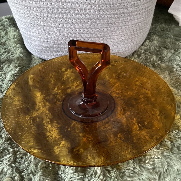 VINTAGE ETCHED AMBER GLASS SANDWICH PLATE - Picture 2 of 5